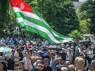 В Координационный совет политических партий и общественных организаций Абхазии включена общественная организация "Аиааира" им. Тамары Шакрыл