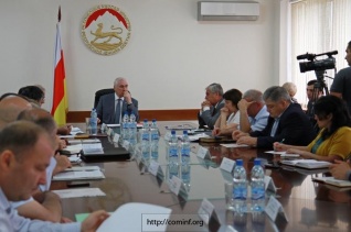 Руководители министерств и ведомств Южной Осетии отчитались президенту о проделанной работе