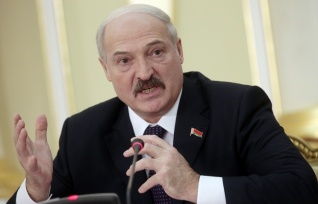 Александр Лукашенко поручил вооруженным силам усилить границу с Украиной Такое решение принято с целью не допустить проникновения в страну криминальных элементов