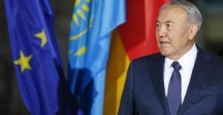 Нурсултан Назарбаев поздравил Ислама Каримова с переизбранием на пост президента Узбекистана