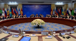 Нурсултан Назарбаев призвал стимулировать экономический рост в СНГ