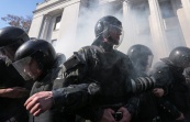 В Киеве произошла потасовка служащих нацгвардии с националистами