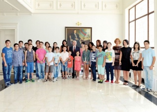 Председатель Верховного Меджлиса Нахчыванской Автономной Республики встретился с аджарскими детьми