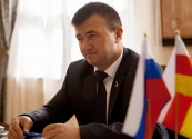 Виктор Водолацкий предлагает открыть в Южной Осетии кадетскую школу для детей, которые родились во время и после войны в августе 2008 года