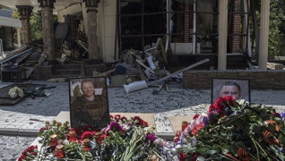 Делегации из России, Южной Осетии, Абхазии посетили место гибели Захарченко