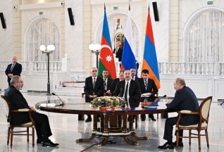 Трёхсторонние переговоры с Президентом Азербайджана и Премьер-министром Армении