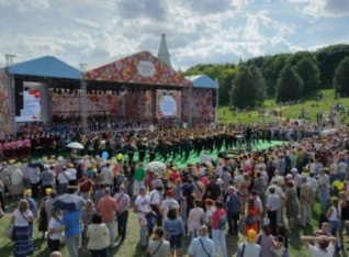 Патриарх Кирилл и Собянин открыли фестиваль «Русское поле» в Царицыно