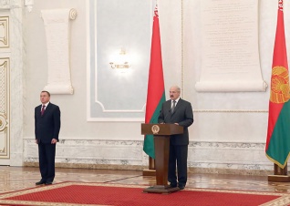 Лукашенко: Беларусь строит демократическое социальное правовое государство с гражданским миром и согласием