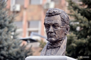 Памятник Александру Грибоедову открыт в Ереване