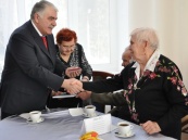 Зелимхан Муцоев вручил юбилейные медали, посвященные 70-летию Победы