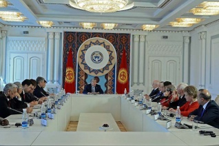 Президент Кыргызской Республики Алмазбек Атамбаев встретился с главами миссий международных наблюдателей за президентскими выборами