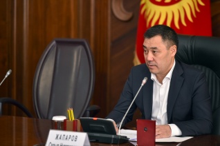 Садыр Жапаров сложил полномочия президента Киргизии