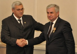 Президент Абхазии награжден медалью «За ратную доблесть»