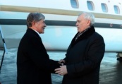 Президент Алмазбек Атамбаев прибыл в Санкт-Петербург для встречи с Путиным