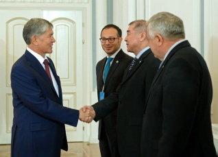 Виталий Гаркун передал Президенту Кыргызстана итоговый документ Миссии наблюдателей от СНГ