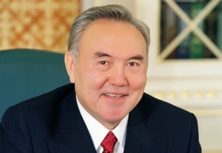 Назарбаев предложил сократить депутатские каникулы