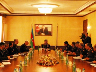 Министр обороны Азербайджана принял военных атташе страны