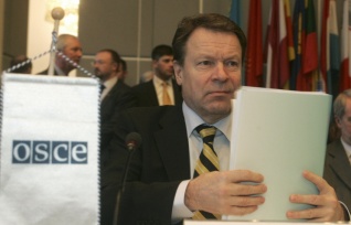 Председатель ПА ОБСЕ: украинский кризис невозможно урегулировать военными средствами