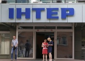 Представитель ОБСЕ по СМИ осудил попытку поджога канала "Интер" в Киеве