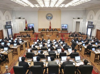 Парламент Кыргызстана одобрил кандидатуры вице-премьера и глав новых ведомств 
