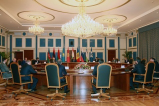 Президент Таджикистана встретился с руководителями органов безопасности и специальных служб государств – участников СНГ