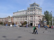 В Донецке начались трехсторонние переговоры по урегулированию