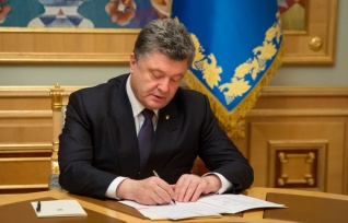 ОБСЕ: подписанные Порошенко законы о декоммунизации угрожают свободе слова на Украине