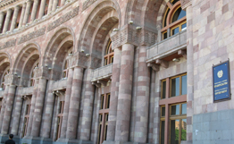 Парламент Армении утвердил реорганизацию правительства