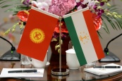 Президент Кыргызстана встретился в Циндао с Президентом Таджикистана