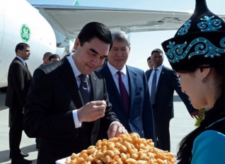 Президент Туркменистана Гурбангулы Бердымухамедов прибыл в Кыргызстан с государственным визитом