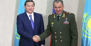 Военно-техническое сотрудничество с РФ обсудит в Москве министр обороны Казахстана