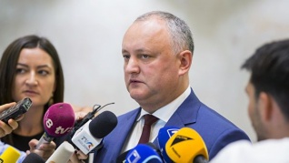 Молдавия отменила запрет на поездки депутатов и чиновников в Россию