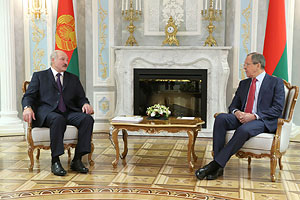 Лукашенко: Беларусь обеспокоена тенденцией ухудшения ситуации в Украине