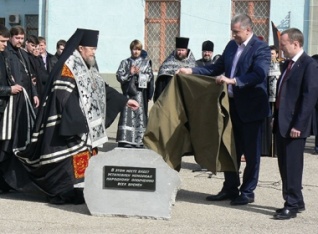 В Симферополе заложили памятник ополченцам
