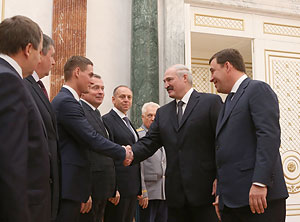 Беларусь готова расширять производственную кооперацию со Свердловской областью - Лукашенко