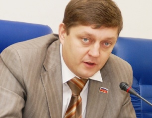 Олег Пахолков: «Правительство пришло к тому, чтобы поддержать мою инициативу о виновности денег. Нужно установить контроль за расходами, хотя бы крупных чиновников»