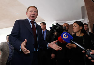 Кучма заявил, что приехал в Минск за миром