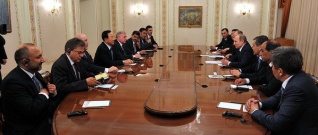 Владимир Путин провел встречу с секретарями Совбезов стран ШОС