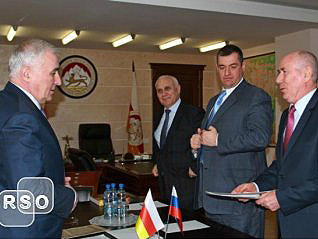 Депутаты Госдумы России встретились в Цхинвале с руководством Южной Осетии