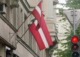 Посольство РФ в Латвии выступило с протестом против сноса памятника советским морякам