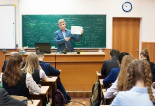 МИД РФ призвал Латвию обеспечить учебный процесс на русском языке