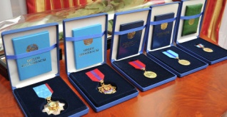 Назарбаев вручил силовикам госнаграды в честь Дня защитника Отечества
