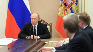Владимир Путин упростил получение гражданства для жителей двух областей Украины