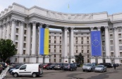 Киев провел консультации с ОБСЕ по реализации плана Порошенко
