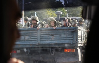 Турчинов: если мирный план на востоке Украины провалится, будет введено военное положение