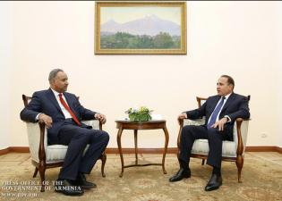 Премьер-министр Армении принял посла Кувейта
