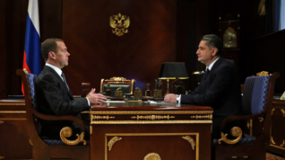 Дмитрий Медведев обсудил с Тиграном Саркисяном его работу на посту главы коллегии ЕЭК