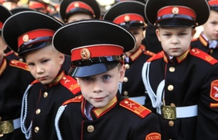 Кадеты Беларуси и России отметили День Союзного государства в «Зубренке» парадом