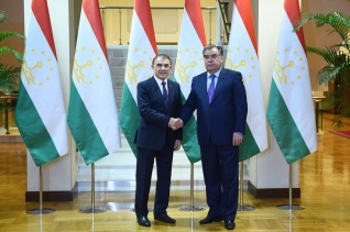 Состоялась встреча Эмомали Рахмона с Председателем Национального собрания Республики Армения Арой Баблояном