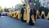 В Луганске прошел крестный ход за мир